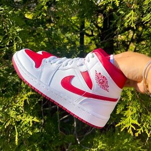 AIR JORDAN 1 MID ‘REVERSE CHICAGO’. BRAND NEW, UNWORN. SZ 6 W. SAME SAY …